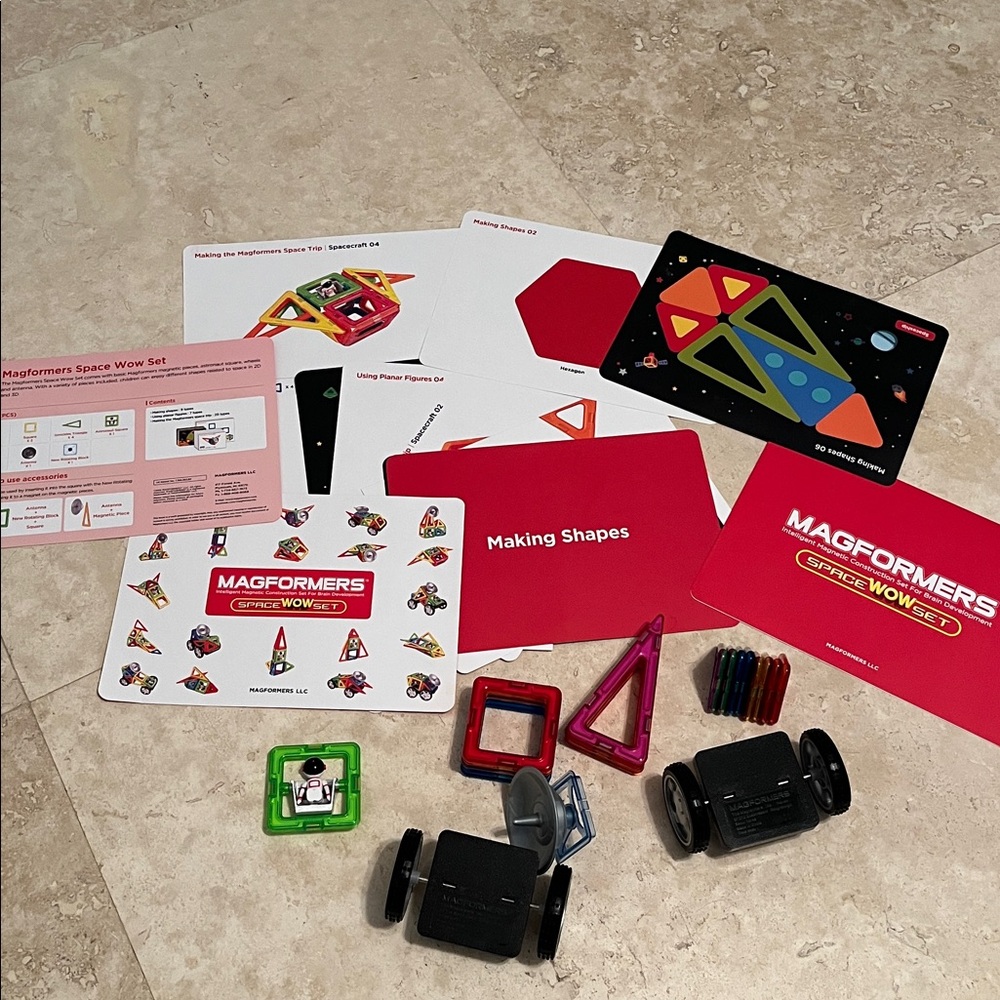 Magformers Space Wow Vehicles with Astronaut - 22 pieces with all instructions